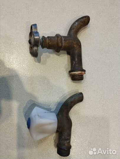 Старинный водопроводный кран