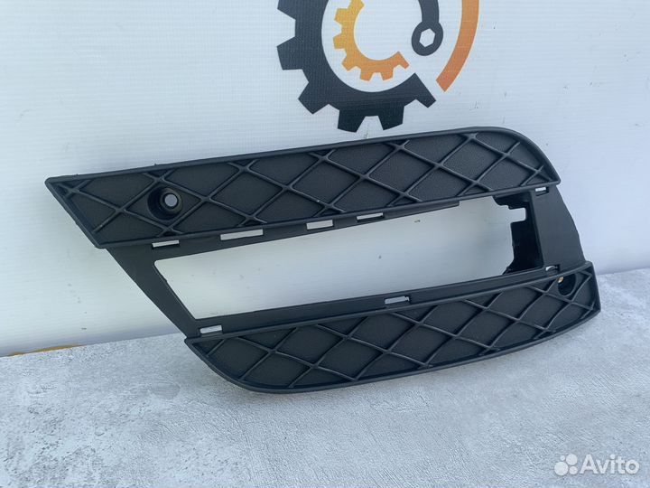 Решетка переднего бампера Mercedes A1648853522