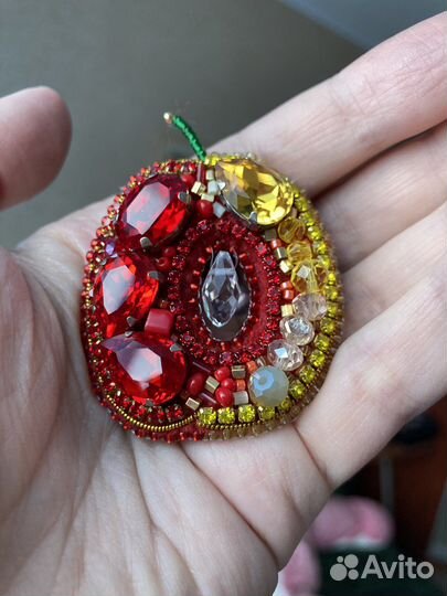 Брошь Яблоко бисер