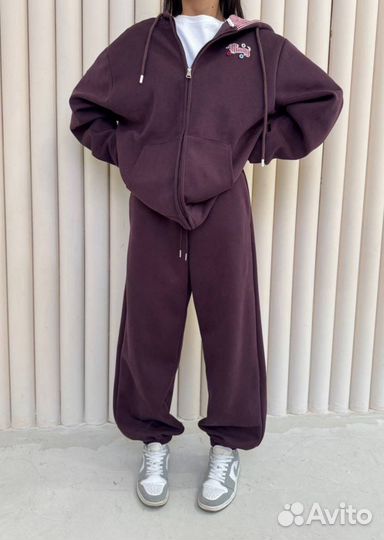 Женский спортивный костюм