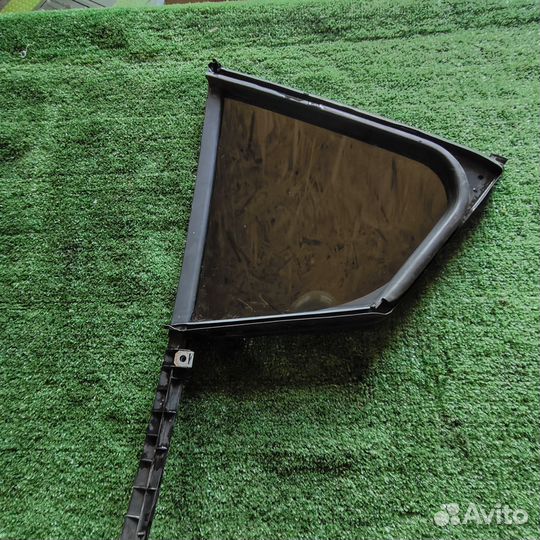 Форточка задней правой двери skoda octavia А7