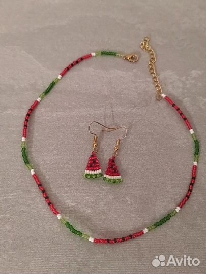 Чокеры и ожерелья из бисера