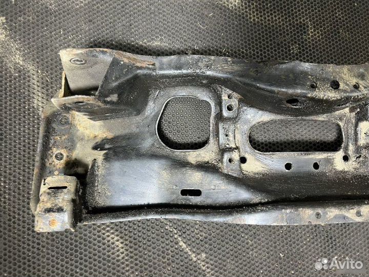 Подрамник передний Subaru Legacy 2 1993-1999