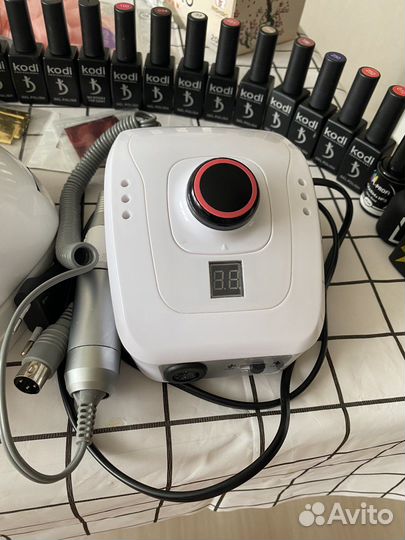 Набор для маникюра: фрезер, лампы и гель лаки