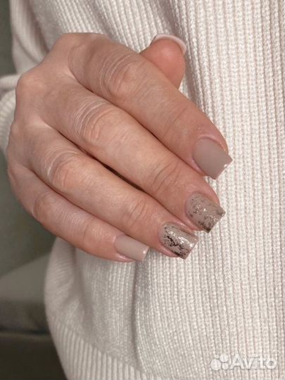 Модель на маникюр