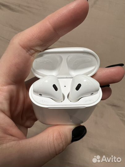 AirPods 2 (2nd Generation)