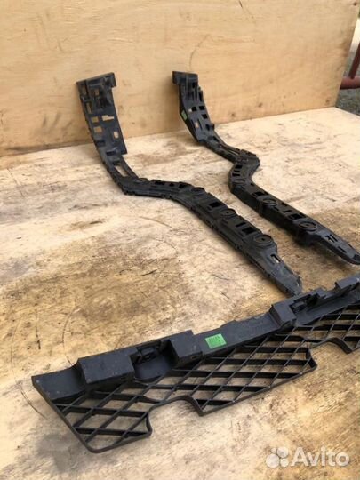 Кронштейн заднего бампера VW Passat B7