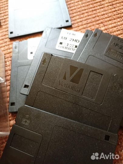 Дискеты 3,5 дюйма 13 штук+2 коробки