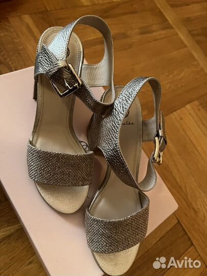 Босоножки Эконика