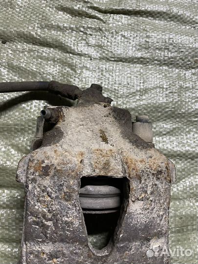 Суппорт передний правый Skoda Fabia 2001г 1.4