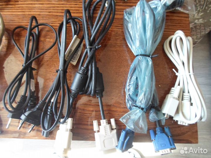 Кабели, зарядки, колокольчики, переходники