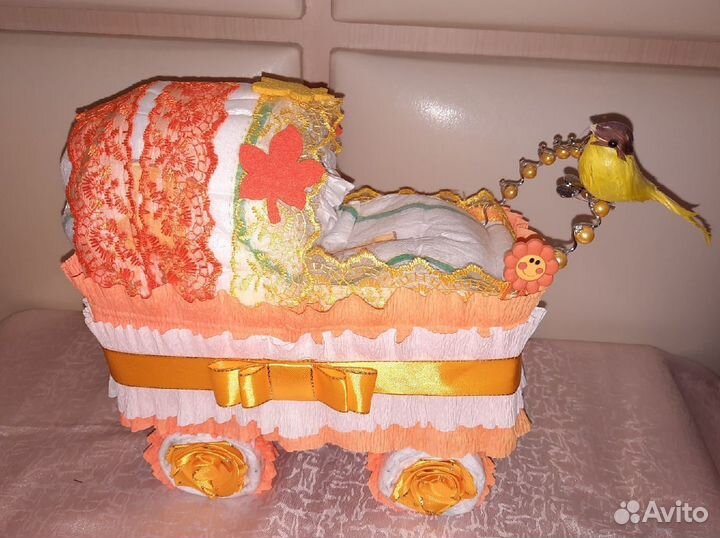 Коляска с памперсами. Подарок для новорожденного