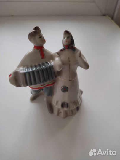 Коллекция фарфоровых статуэток