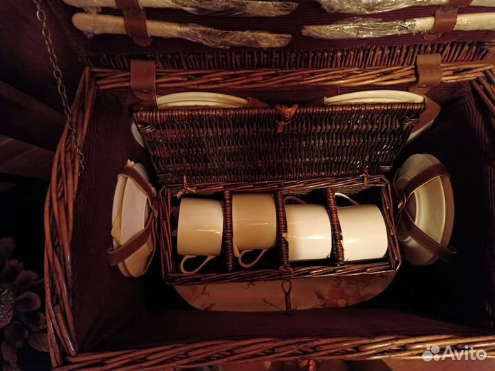 Корзина для пикника с посудой