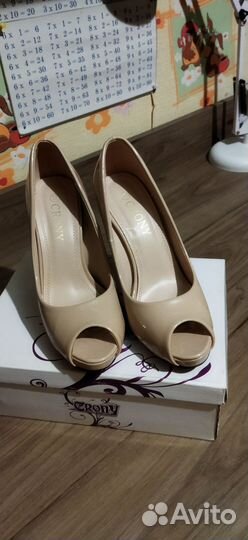 Туфли женские 37 размер бежевые