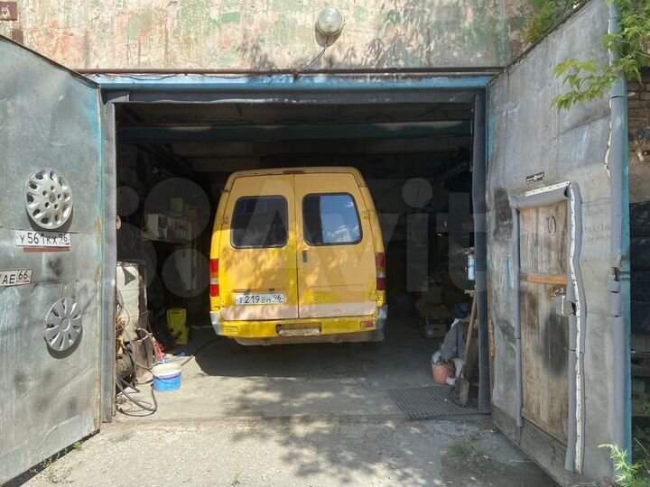 Гараж, > 30 м²