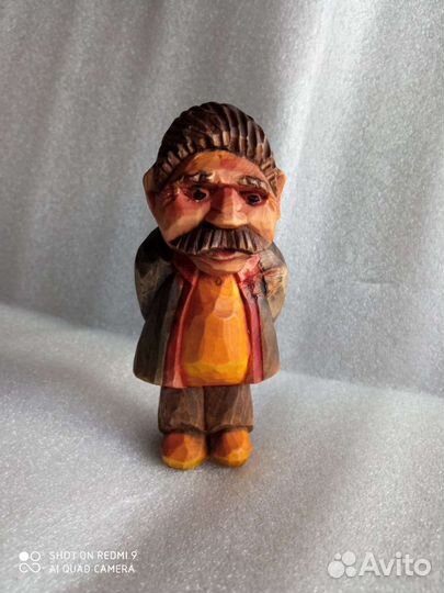 Резная фигурка