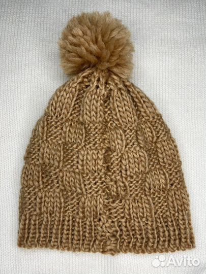 Шапка с помпоном средней вязки (новая)
