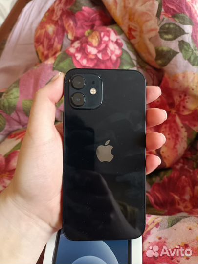iPhone 12, 64 ГБ