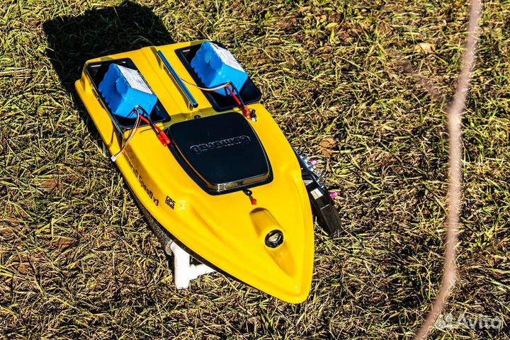 Прикормочный кораблик с GPS навигацией и двумя акб