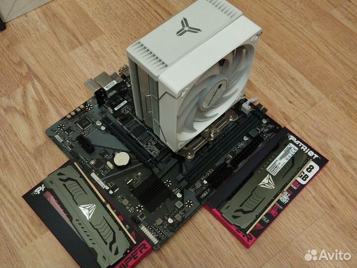 Материнская плата