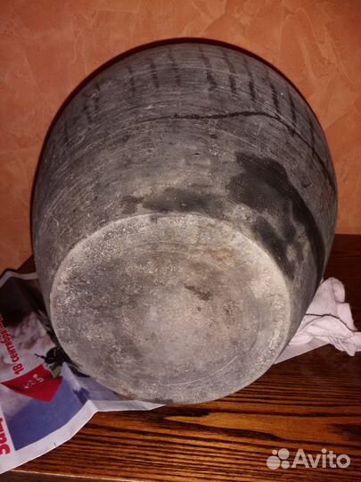 Глиняный кувшин большой