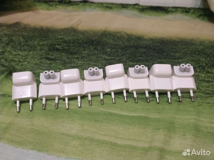 Оригинальный адаптер питания Apple A1561