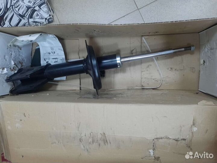 Передние амортизаторы KYB 333942