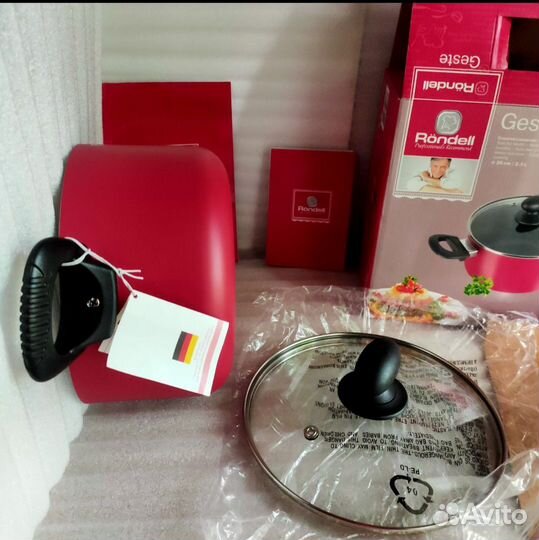 Кастрюля антипригарная новая красная