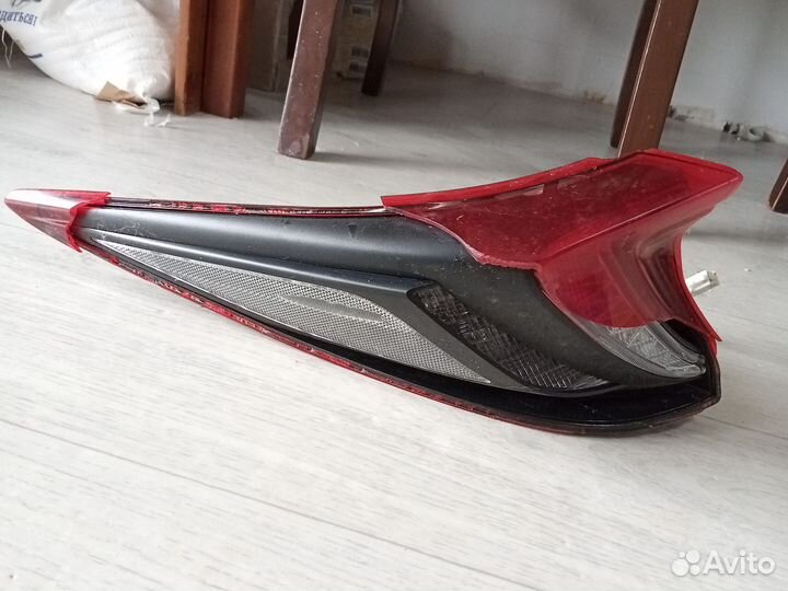 Фара задняя левая toyota Prius prime phv