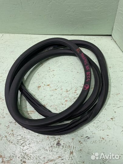 Уплотнитель задней левой двери Touareg NF