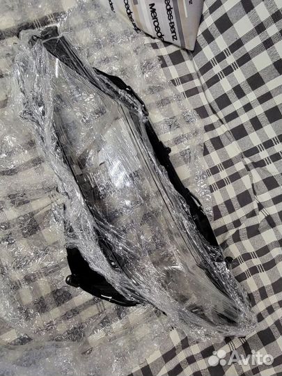 17-21 камри 70 Новое стекло фары левой сamry 70