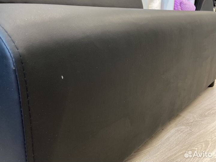 Кожаный диван