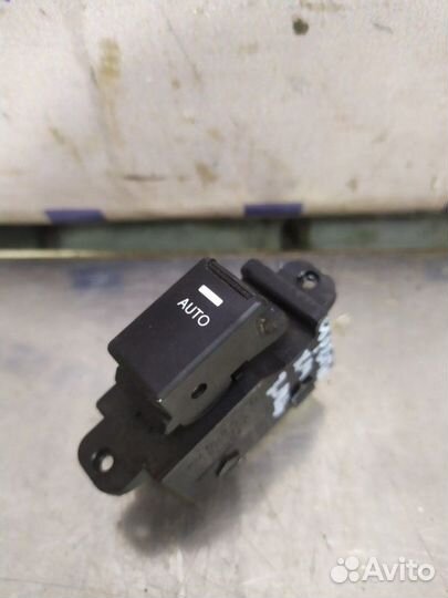 Кнопка стеклоподъемника задняя Kia Sorento 2 2015