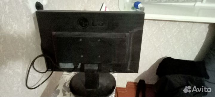 Монитор LG Flatron L194WT