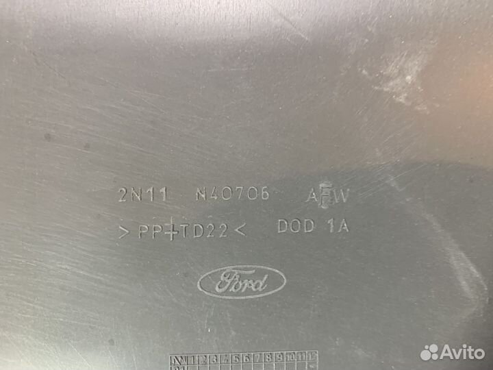 Обшивка двери багажника Ford Fusion I (2002–2005)