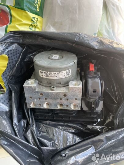 Продам блок ABS - 5Q0 614 517 CS (5Q0614517CS)