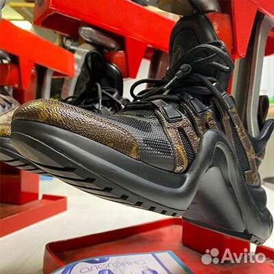 Профессиональная растяжка обуви в мастерской