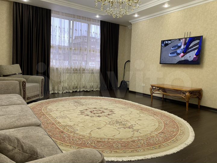 2-к. квартира, 86 м², 8/9 эт.