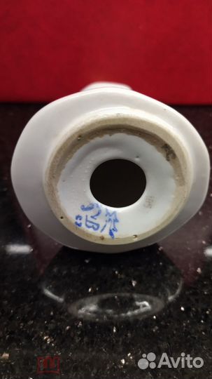 Фарфоровая статуэтка 