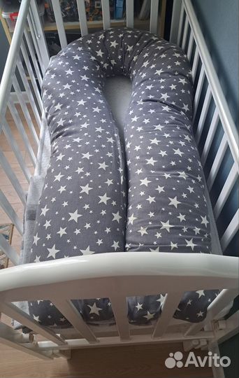 Детская кроватка с маятником