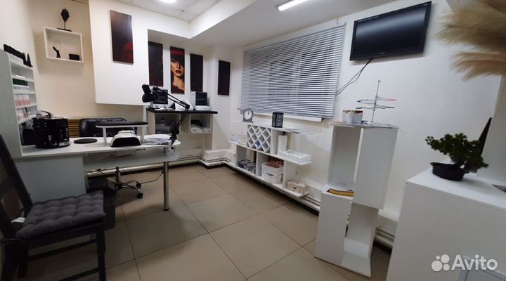 Аренда мастеру маникюра и педикюра