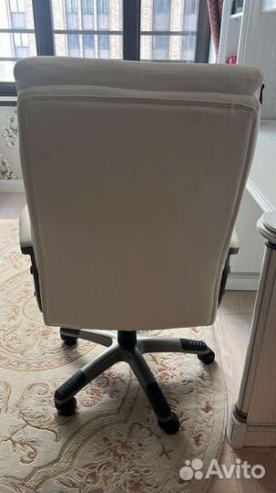 Компьютерное кресло белое бу