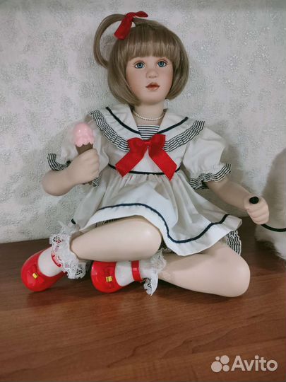 Кукла фарфоровая коллекционная