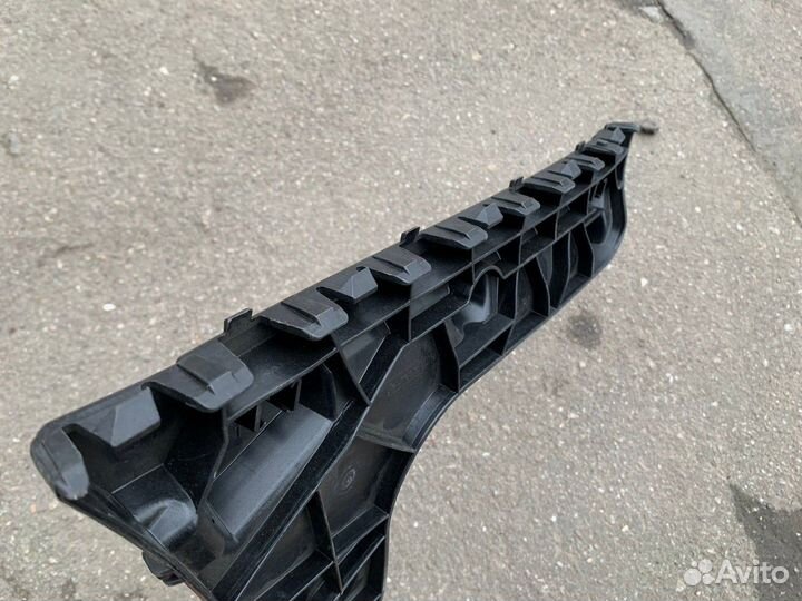 Направляющая заднего бампера левая A6 (C7,4G)