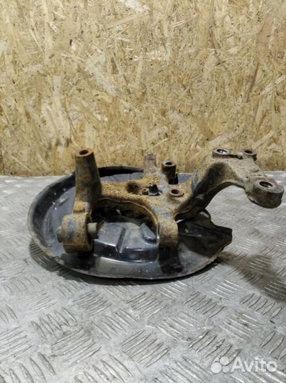 Кулак задний левый Volkswagen Golf 6