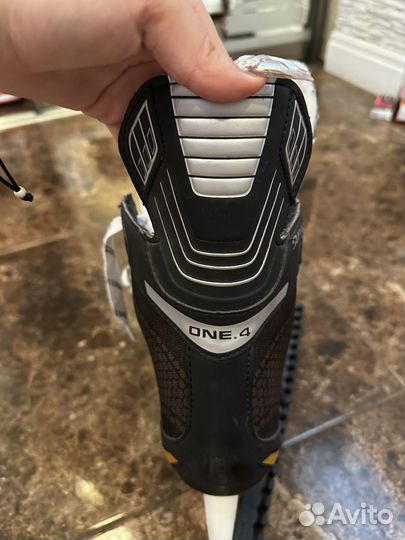 Коньки хоккейные