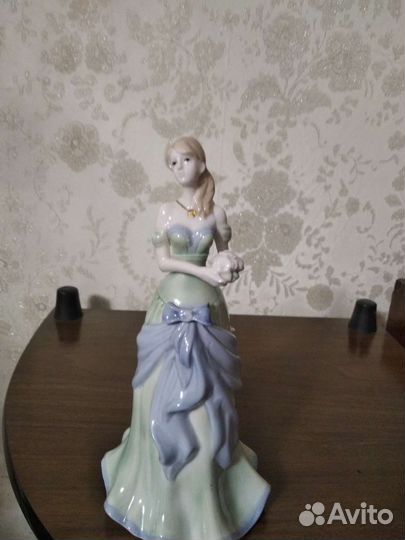 Статуэтка фарфор
