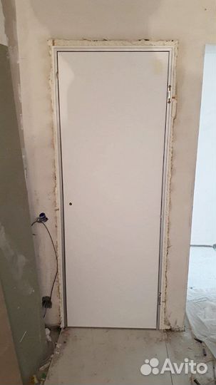 Дверь скрытого монтажа под обои