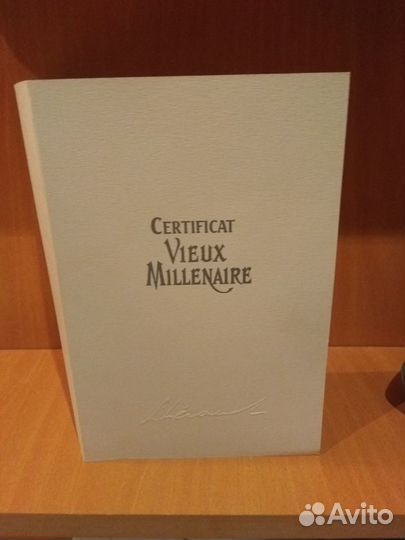 Коробка и булылка из под коньяка